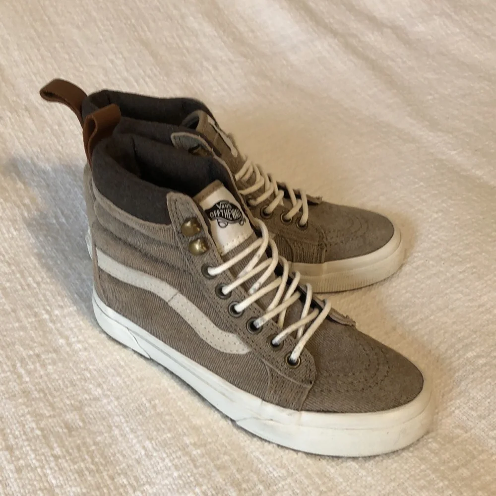 Vans Off the Wall SK8-Hi MTE Waterproof Insulated Shoe in Canvas.
